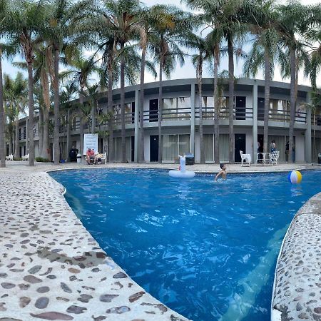 Hotel Suites Del Real Zapopan Esterno foto