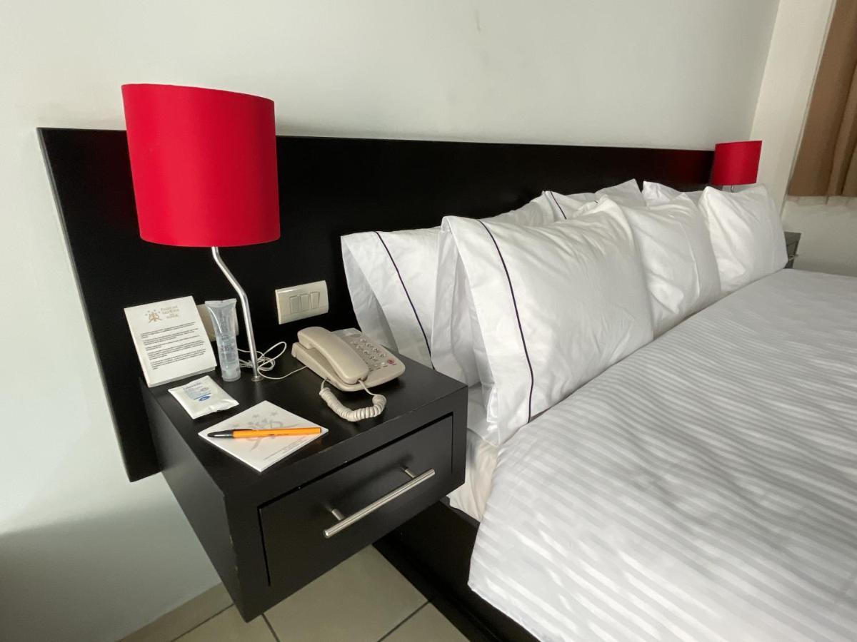 Hotel Suites Del Real Zapopan Esterno foto