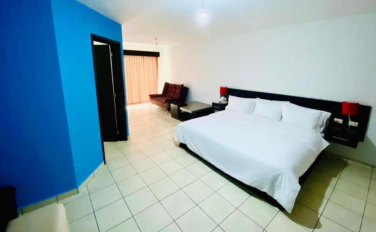 Hotel Suites Del Real Zapopan Esterno foto